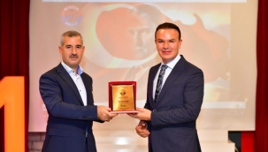 Vahap Küçük " Eğitim Ödülü"  Özel Mercan Kolejine