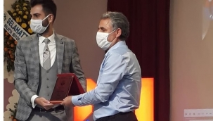 Vahap Küçük Gençlik ve spor ödülü Kayhan'a verildi