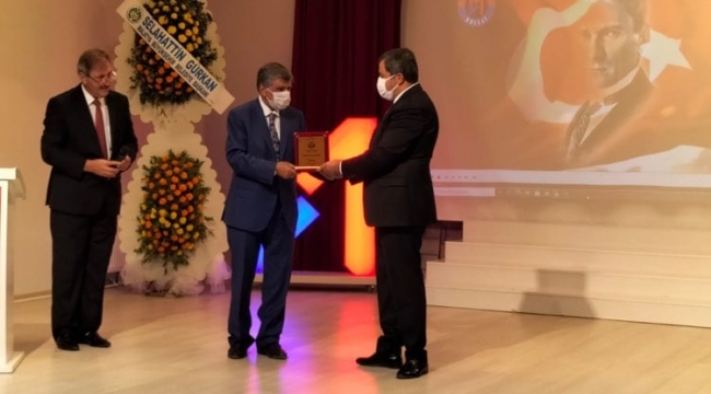 Vahap Küçük" Sağlık Ödülü " Recep Bentli'ye verildi