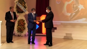 Vahap Küçük" Sağlık Ödülü " Recep Bentli'ye verildi