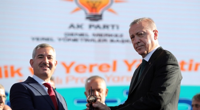 Cumhurbaşkanı Erdoğan'dan Çınar'a anlamlı ödül