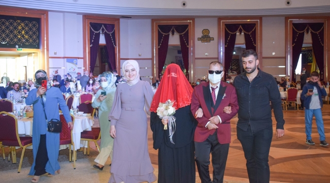 Görme engelli çiftin en mutlu günü