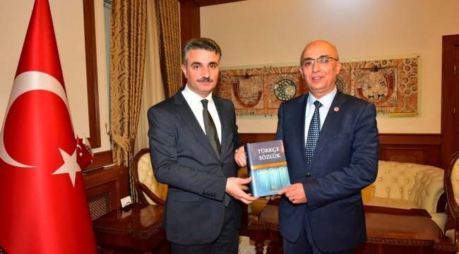 Türk Dil Kurumu Başkanı Vali Baruş'u Makamında Ziyaret Etti