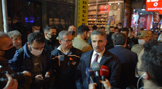 Vali Baruş Çöken Binanın Enkaz Alanında Açıklamalarda Bulundu