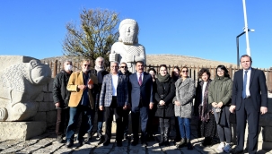  İtalyan Gazetecilerden Aslantepe'ye ziyaret