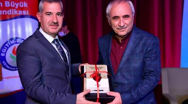 "Sezai Karakoç, Fikirleri ve Düşünceleriyle Topluma Rehberlik Etmiştir"