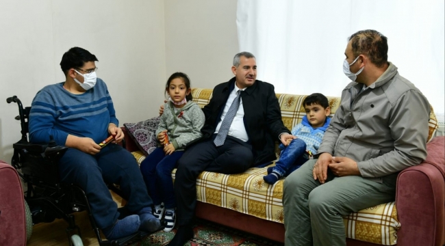 Başkan Çınar engelli Karakuş'u yalnız bırakmadı