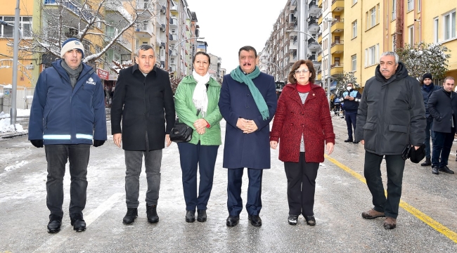 Başkan Gürkan Paşaköşk'ünde kar temizleme çalışmalarını inceledi