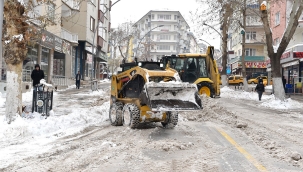 Büyükşehir belediyesinin karla mücadeles devam ediyor