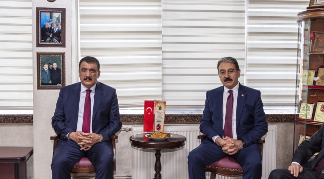 Hep birlikte el ele vereceğiz