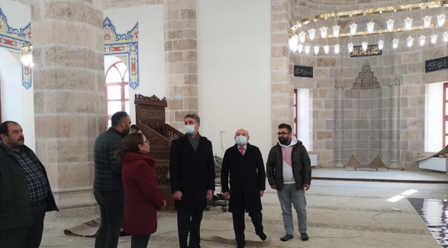 Vali Baruş Yeni Cami'de İncelemelerde Bulundu