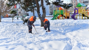 Yeşilyurt Belediyesi Ekiplerinden örnek kar çalışması