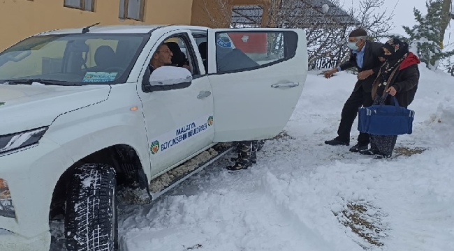 Yolda kalanların imdadına büyükşehir belediyesi yetişiyor