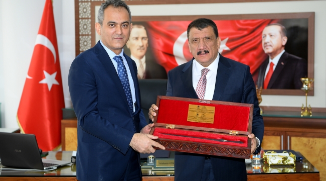 Bakan Özer'den Başkan Gürkan'a ziyaret