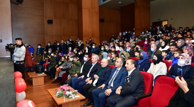 'Minik Yüreklerde Akif, Dillerde Hürriyet' 