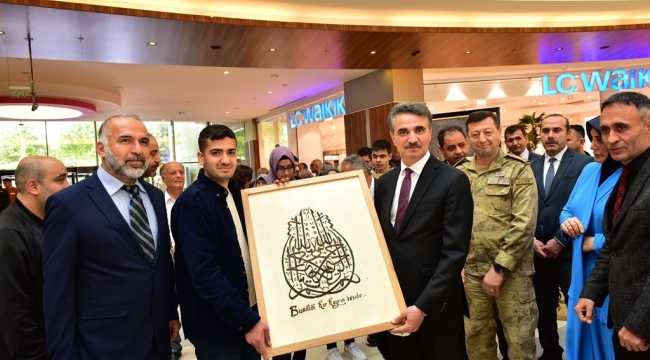 Vali Baruş, Özel Öğrencilerin Sergisini Ziyaret Etti