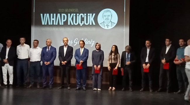 Yılın Gönüllüsü Ödülü Dr. Harun Kurt'a