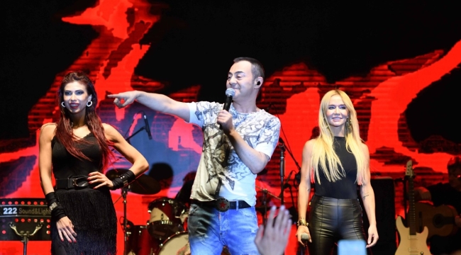 25. Kayısı Festivali Eypio ve Serdar Ortaç konserleriyle sona erdi