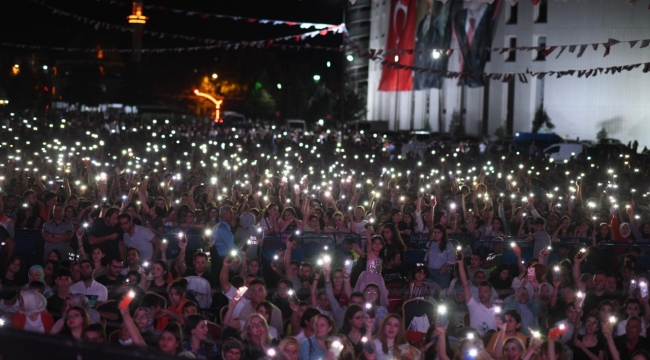 Kayısı Festivali'nde Uğur Aslan ve Buray Malatyalıları coşturdu