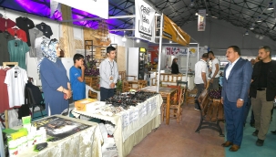 Vali  Şahin ve Başkan  Gürkan stantları gezdi