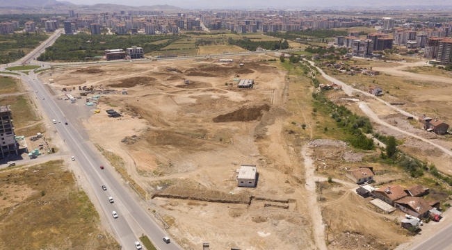 100. Yıl Kent Parkı'nda çalışmalar yoğun bir şekilde devam ediyor