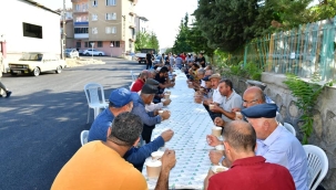  Başkan Çınar Cemal Gürsel'de düzenlenen Aşure dağıtımı programında