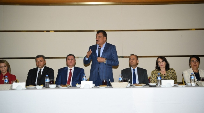 Malatya Protokolü Veda Yemeginde Bir Arya Geldi
