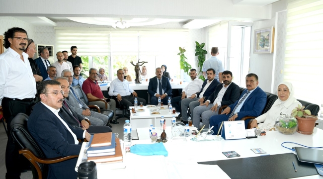 Spor Salonu Temel Atma Törenine katılan heyet Arguvan Belediyesini ziyaret etti