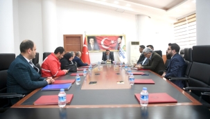 Türk Kızılay Malatya Şube Başkanı ve Yönetimi Başkan Gürkan'ı Ziyaret Etti