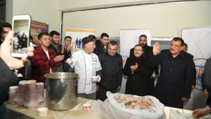 Büyükşehir Belediyesinden öğrencilere çorba