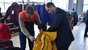 Vahap Küçük Hayır Çarşısı'ndan 28 bin kişi faydalanıyor