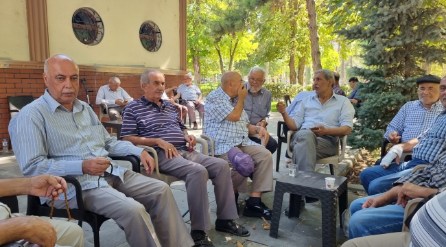 Vefa Konağı, depremlerden sonra yeniden misafirlerini ağırlamaya başladı.