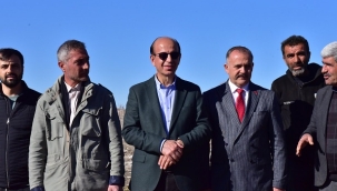 Horata ve Banazı bölgesinde ki Tuztaşı mevkiinde yapılması planlanan deprem konutlarının inşasına en kısa sürede başlanacağı müjdesini verdi. 