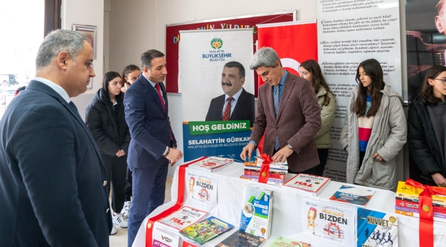 Lise öğrencilerine LGS, YKS, PYBS sınavlarına ve okul derslerine yönelik destek kitapları dağıtımı gerçekleştirildi.