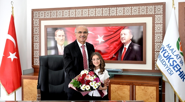 Başkan Er Başkanlık Koltuğunu Aksarı'ya Devretti
