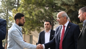 Makamdan önce sokağa koştu