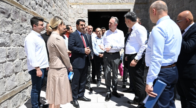 Başkan Taşkın, Bakan Yardımcısı Yazgı ile beraber Battalgazi'nin tarihi yapılarını inceledi