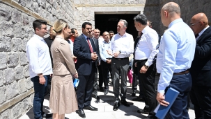 Başkan Taşkın, Bakan Yardımcısı Yazgı ile beraber Battalgazi'nin tarihi yapılarını inceledi