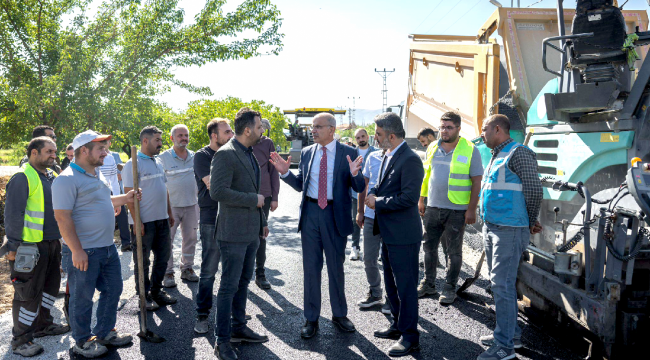 asfalt çalışmalarını yerinde inceledi