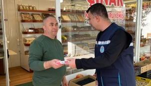 Battalgazi Belediyesi'nden Cumhuriyet Bayramı'nda Esnafa Bayrak Hediyesi