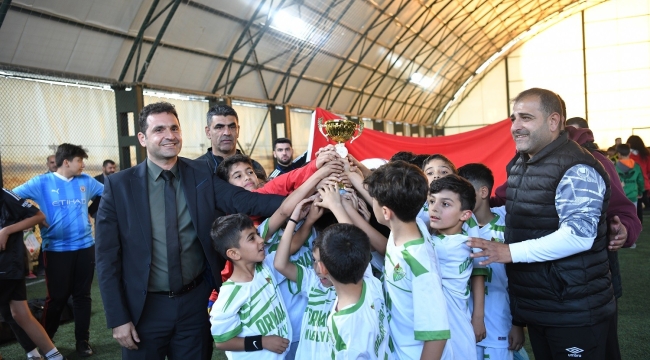 Cumhuriyet Kupası Futbol Turnuvası Heyecanlı ve Çekişmeli Maçlarla Sona Erdi