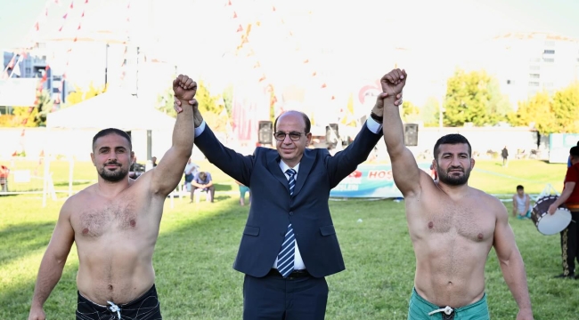Pehlivanların Er Meydanındaki Mücadelesi 