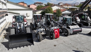 Yeşilyurt Belediyesi, 15 Yeni İş Makinasıyla Araç Filosunu Güçlendirdi