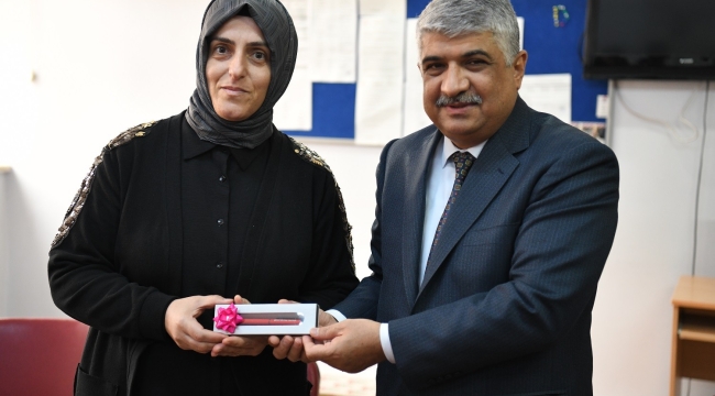 Gelecek Nesilleri Şekillendiren Öğretmenlerimize Minnettarız"