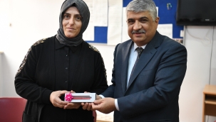 Gelecek Nesilleri Şekillendiren Öğretmenlerimize Minnettarız"