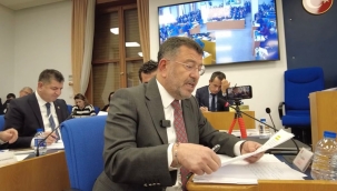 Kara tren gecikir, belki hiç gelmez.