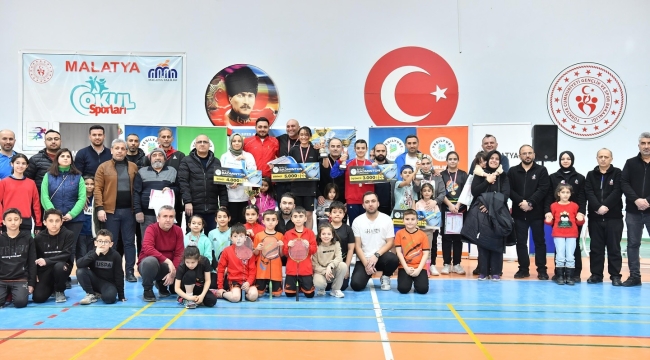 Aileler Arası Badminton Turnuvası Büyük Bir Heyecana Sahne Oldu