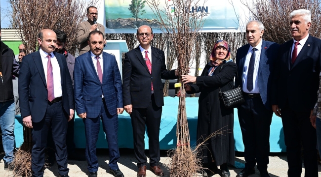 44 Bin Adet Meyve Fidanı Çiftçilere Teslim Edildi