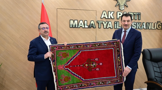 AK Parti Malatya İl Başkanlığı'nda Önemli Buluşma: Ali İhsan Yavuz ve Cansın Yılmaz Yaşar İle Teşkilat Değerlendirmesi ve İstişare