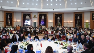 Başkan Er'in Akşam Zenginle Çilingir Sofrası, Gece Fakirle Sahur Tavrı Tepkileri Topladı
